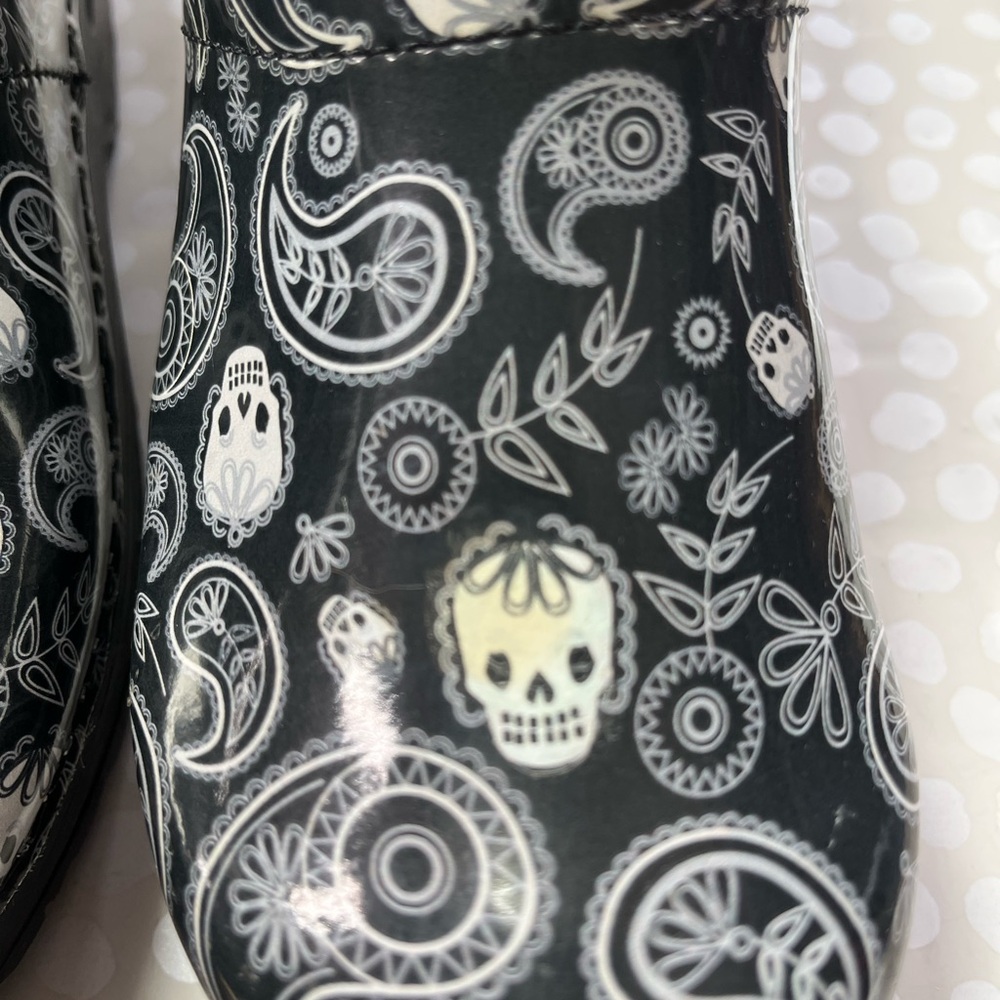 Sanita Black and White Patterned Clogs - Picture 5 of 8